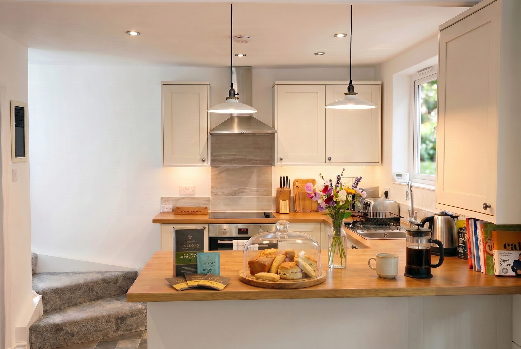 Kitchen breakfast bar